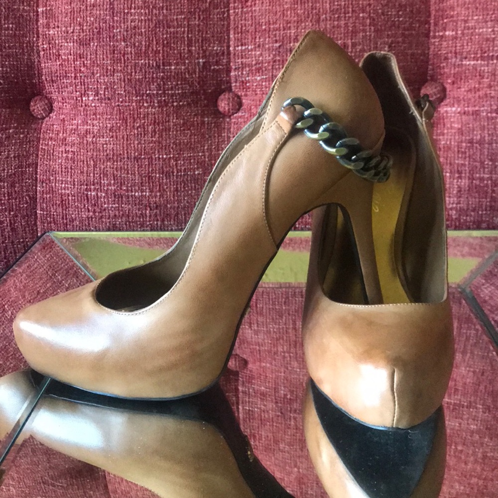 Fergie Chain Link Heel